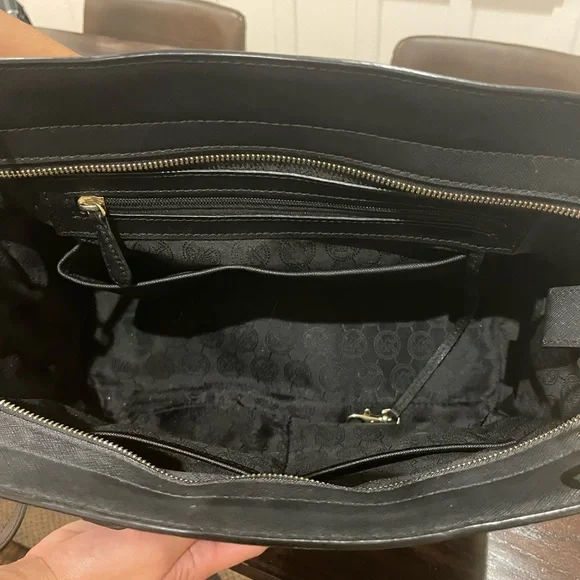 Michael Kors Large Black Leather Crossbody Tote - Picture 4 of 5